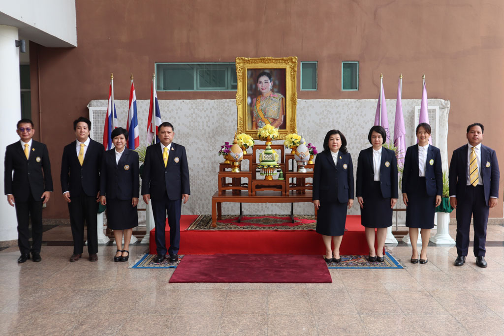 พิธีทำบุญเพื่อถวายเป็นพระราชกุศลและพิธีถวายพระพรชัยมงคล